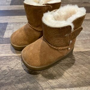 Ugg Baby Keelan water resistant shearling boots size 2/3